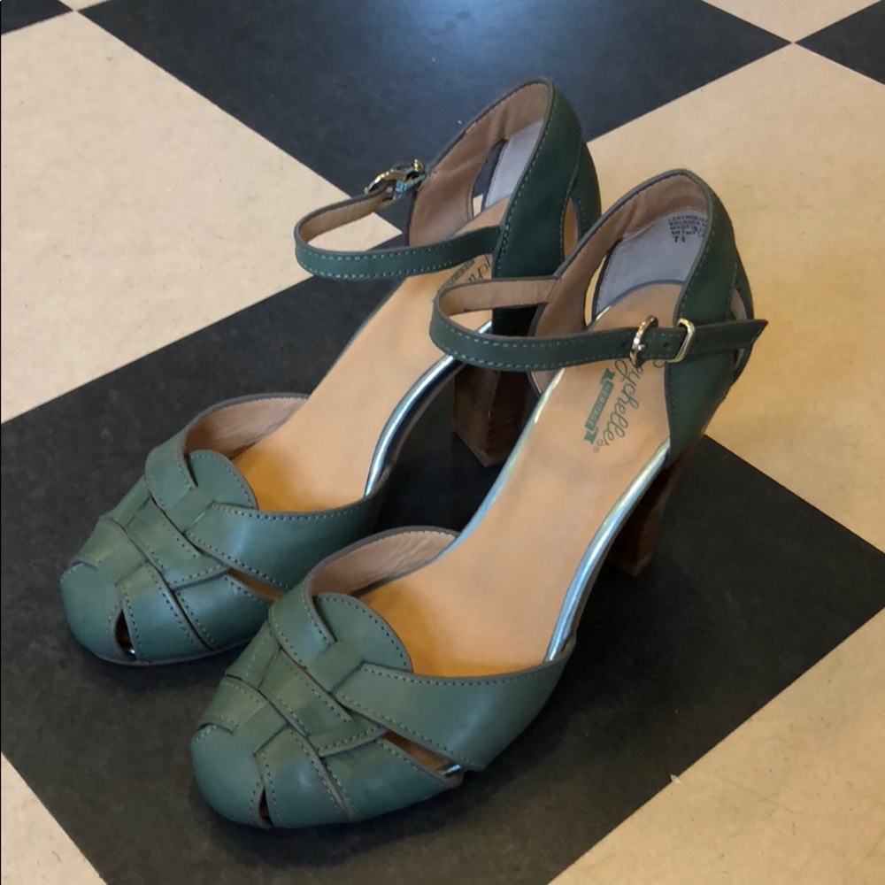 Seychelles heritage teal heels